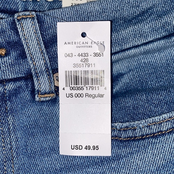 American Eagle High Waisted Curvy Mom Jeans - Picture 4 of 4